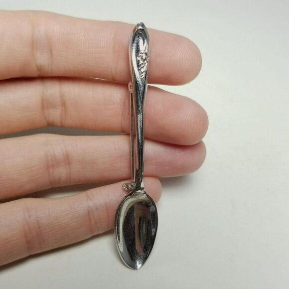 Vintage Towel Silver Tone Spoon Shape Brooch, Utensil Lapel Pin, Novelty Figural - Picture 7 of 7